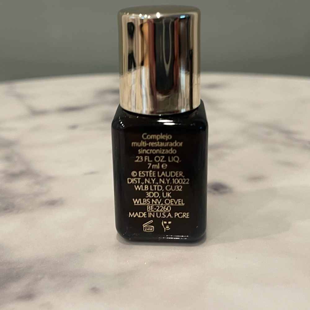 Estée Lauder 
Advanced Night Repair Serum 
Synchronized Multi-Recovery .23oz NWT